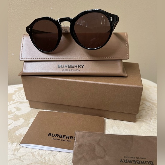 Burberry Authentic Sunglasses Full Inclusion NWT - Picture 3 of 8